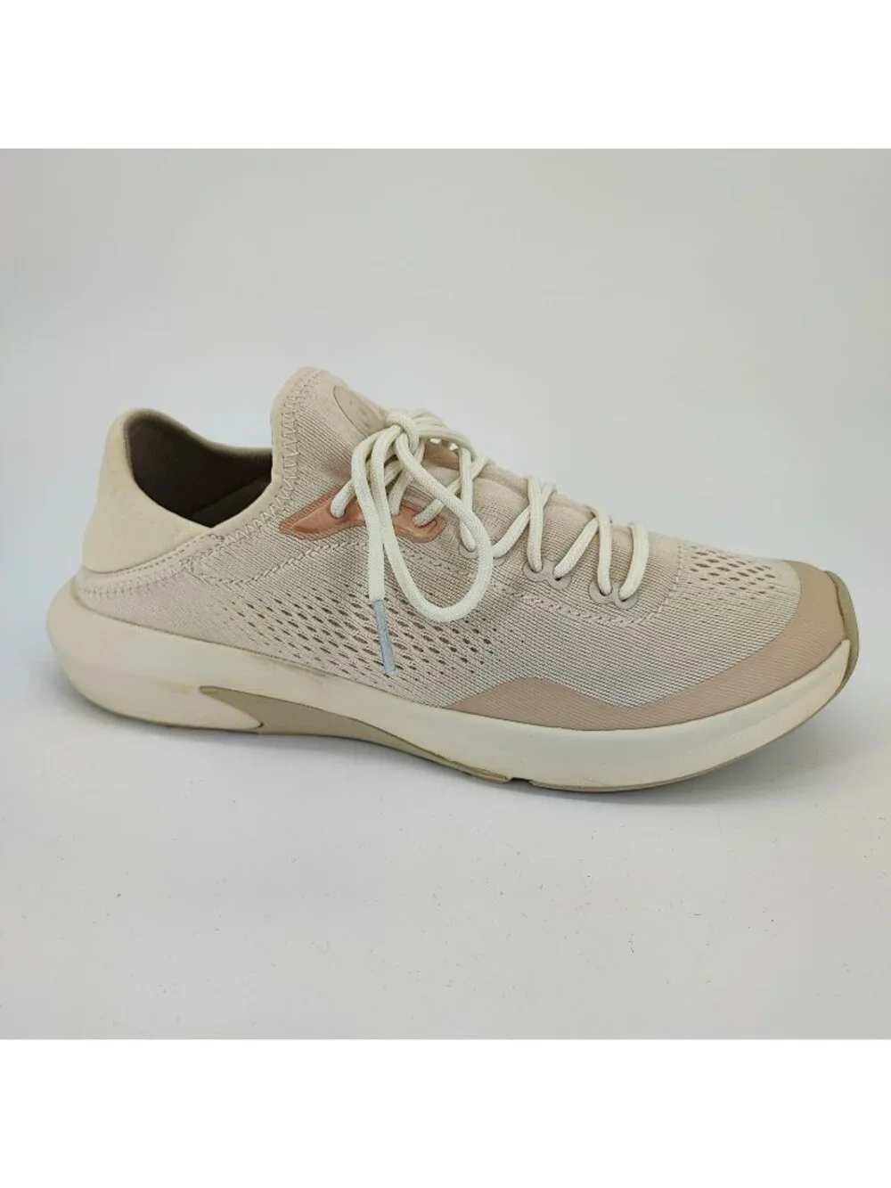 OluKai Kaholo Women’s 9.5 US Sneakers Mesh Beige Athletic Performance 20491-2020